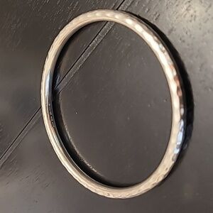 Silpada B1482 Hammered Sterling Silver Bangle Bracelet (Thin)